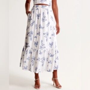 Abercrombie & Fitch White and Blue Floral Embroidered Maxi Skirt XS
